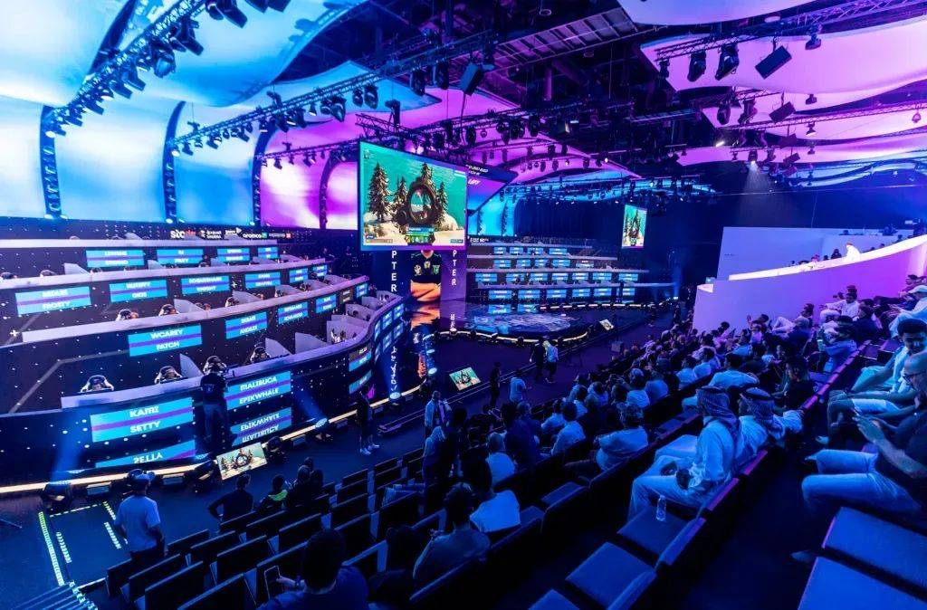 年轻前锋的 年轻前锋的